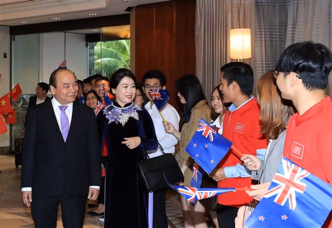 PM Nguyen Xuan Phuc arrives in Auckland, starting official visit to NZ ảnh 1