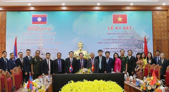 Vietnamese, Lao provinces boost cooperation ảnh 1