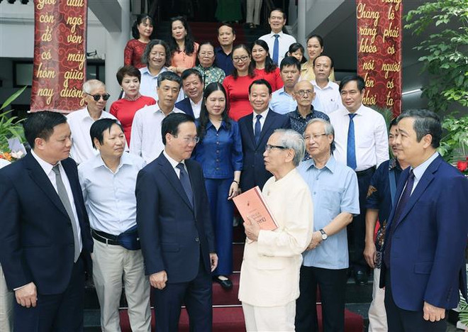 President attends introduction ceremony of book about great poet Nguyen Du ảnh 2