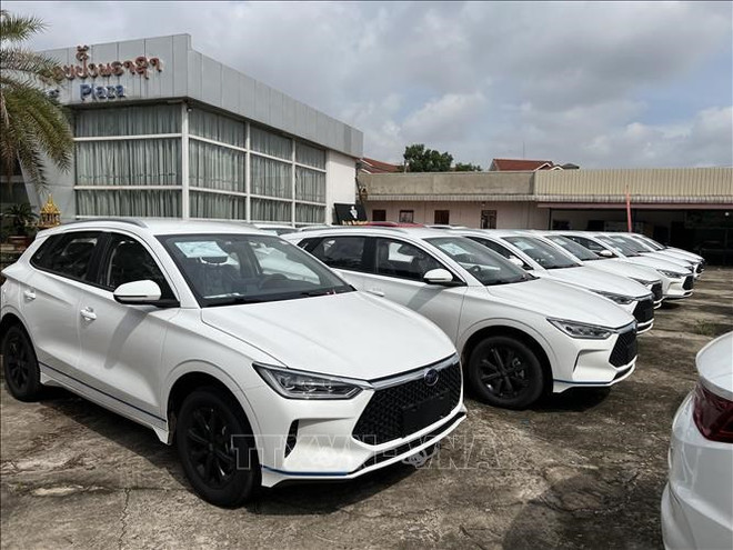 Laos encourages use of electric vehicles ảnh 1