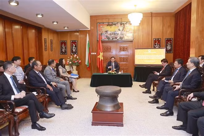 NA Chairman busy with meetings in Bulgaria ảnh 2