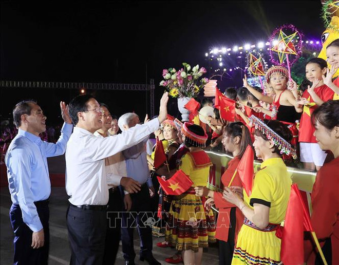 President offers incense at Tan Trao special national relic site ảnh 3 President offers incense at Tan Trao special national relic site ảnh 3