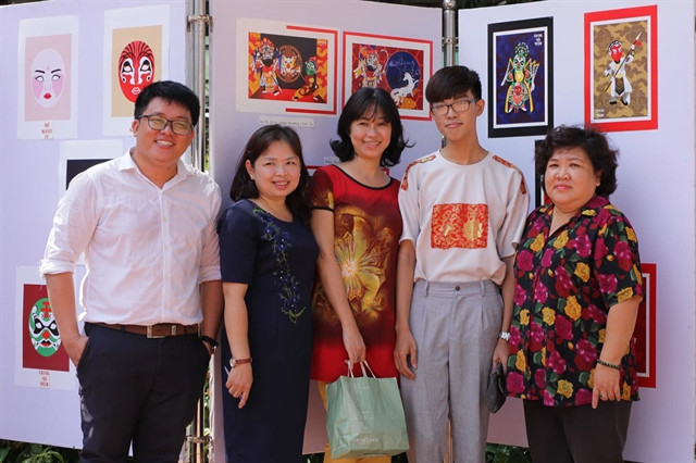 Student enlivens traditional theatre figures ảnh 2