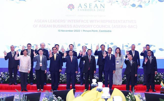 PM joins first activities of ASEAN Summits ảnh 3