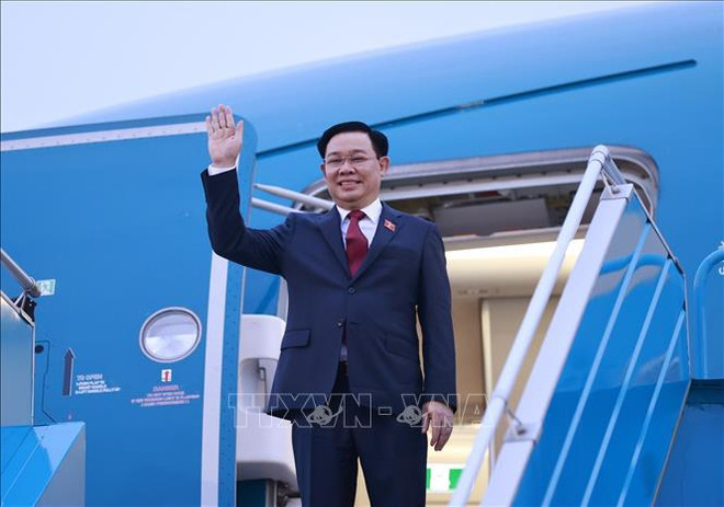 NA Chairman leaves for AIPA-43, official visits to Cambodia, Philippines ảnh 1