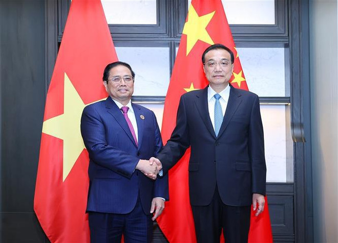 Vietnam gives top priority to developing ties with China: PM ảnh 1