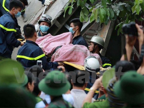 Last victim of building collapse in Hanoi found dead ảnh 1