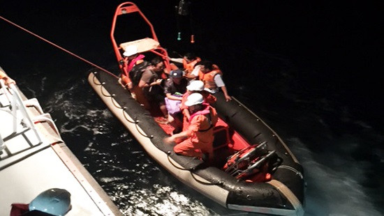 Foreign sailor rescued offshore Da Nang City ảnh 1