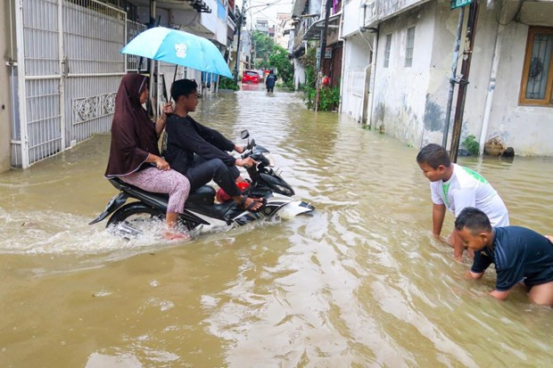 Indonesia spends over 1.4 million USD reducing flood risks in Jakarta ảnh 1