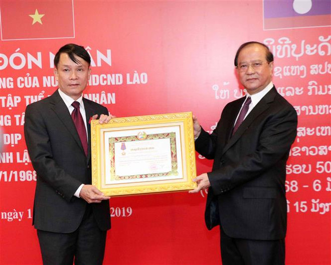 Vietnam News Agency receives Lao noble orders ảnh 1