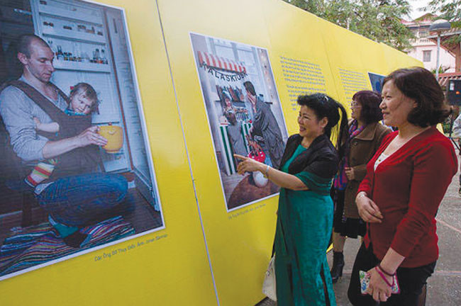 ‘Swedish Dads' paint picture of gender equality ảnh 1 ‘Swedish Dads' paint picture of gender equality ảnh 1