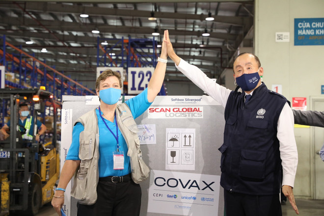 First COVID-19 vaccine batch under COVAX arrives in Vietnam ảnh 1