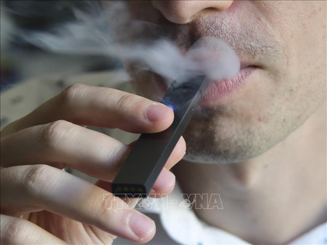 Stronger policy needed to prevent youths from smoking e-cigarettes ảnh 1