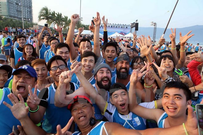 Da Nang: Barefoot race connects international friends ảnh 1