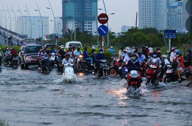 HCM City green lights 84 flood prevention projects ảnh 1