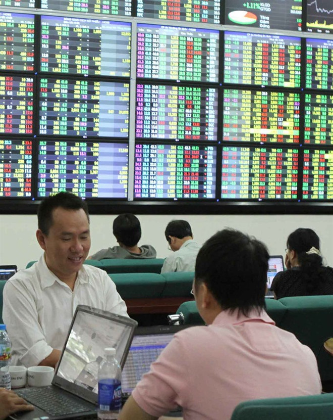 VN Index down on the back of blue chips ảnh 1