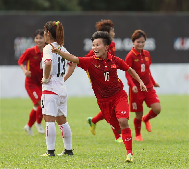VN female, male footballers reap more wins at SEA Games ảnh 1