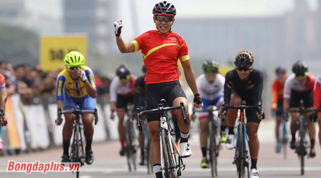 SEA Games 29: Cyclist Nguyen Thi That wins 6th gold for Vietnam ảnh 1