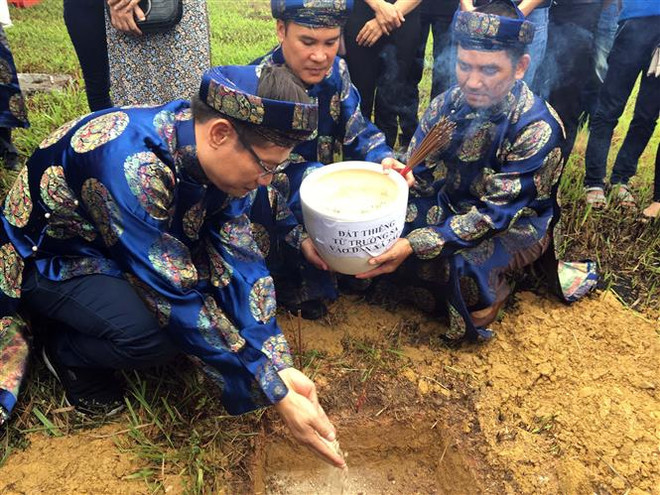 Hue city receives Truong Sa holy earth for “Xa Tac” platform ảnh 1 Hue city receives Truong Sa holy earth for “Xa Tac” platform ảnh 1
