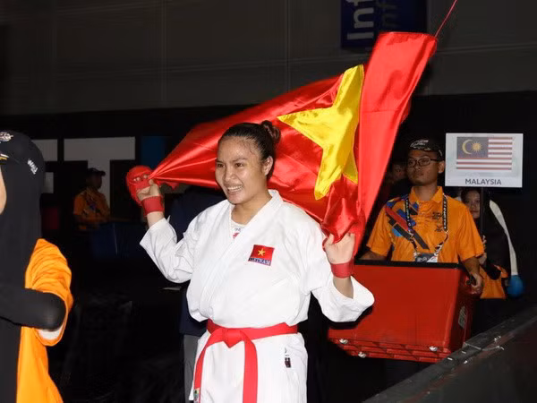 SEA Games 29: Karate athlete brings home gold ảnh 1