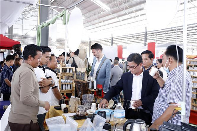 Vietnam attends Laos’s Bolaven coffee festival ảnh 1