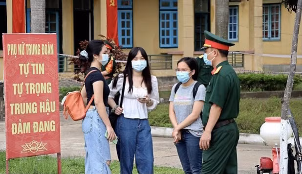New eight imported cases reported on April 22, over 128,600 vaccinated ảnh 1