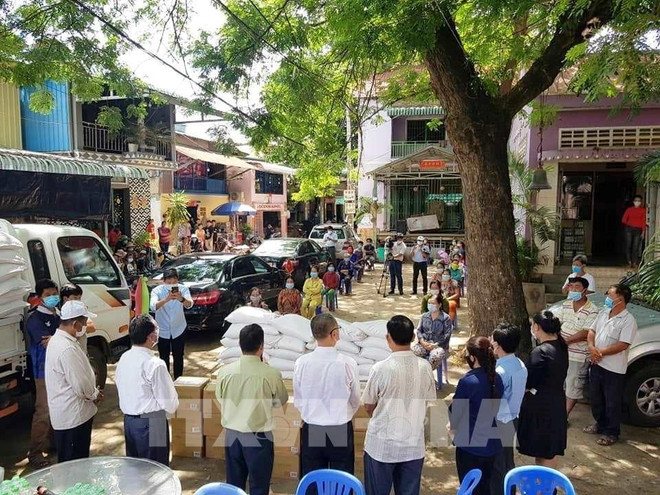  Relief aid to Vietnamese-origin Cambodians amid lockdowns ảnh 1