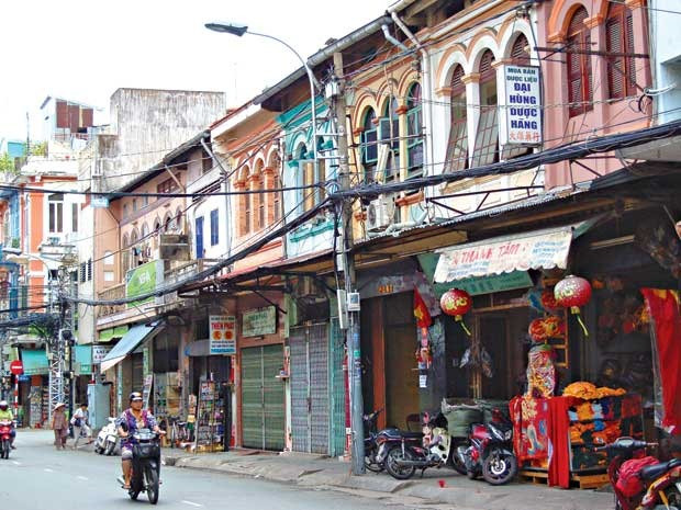 3,000 old buildings in HCM City should be renovated: experts ảnh 1