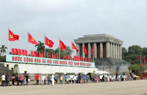 Over 45,000 people pay tribute to President Ho Chi Minh ảnh 1 Over 45,000 people pay tribute to President Ho Chi Minh ảnh 1