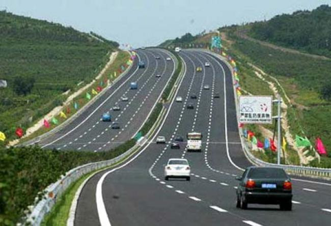 Reduced scale, capital for road project ảnh 1