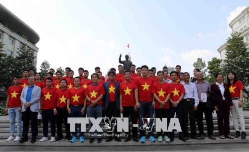 Tens of thousands of fans join exchange with Vietnam’s U23 team ảnh 1 Tens of thousands of fans join exchange with Vietnam’s U23 team ảnh 1