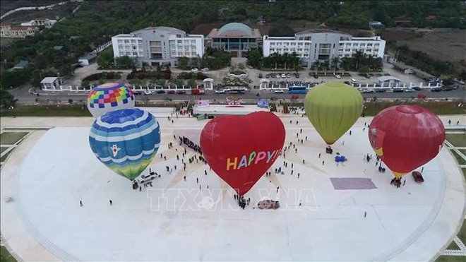 2nd international air balloon festival opens in Moc Chau ảnh 1 2nd international air balloon festival opens in Moc Chau ảnh 1
