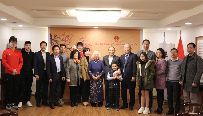 Vietnam embassy in RoK holds exchange with coach Park Hang-seo ảnh 1