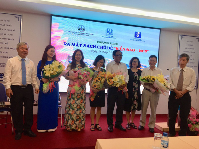 Book collection on seas, islands introduced in HCM City ảnh 1 Book collection on seas, islands introduced in HCM City ảnh 1