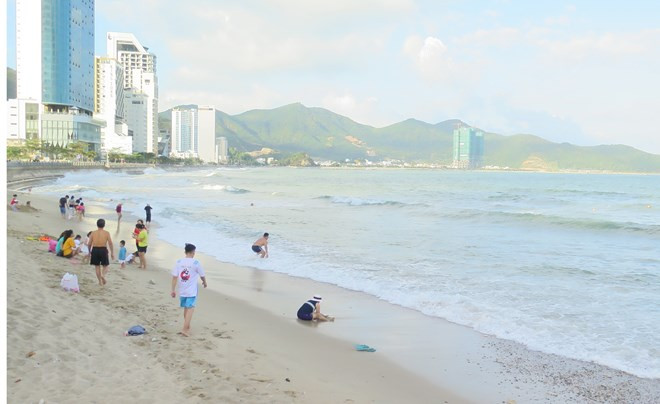 Two Russians drown at Nha Trang beach ảnh 1