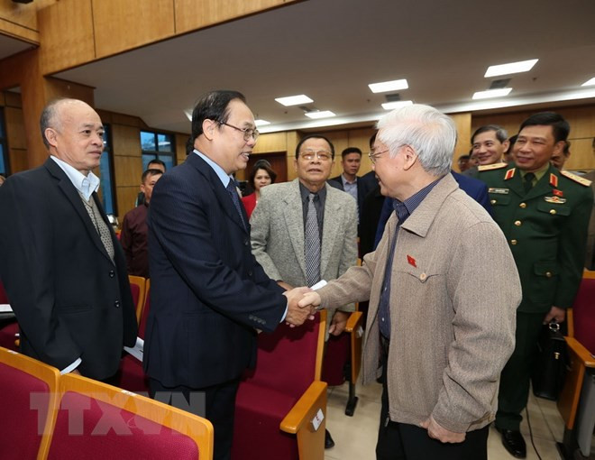 Party chief, President meets Hanoi voters ảnh 1 Party chief, President meets Hanoi voters ảnh 1