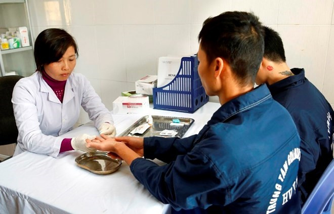 Campaign encourages HIV patients to use antiretroviral therapy ảnh 1