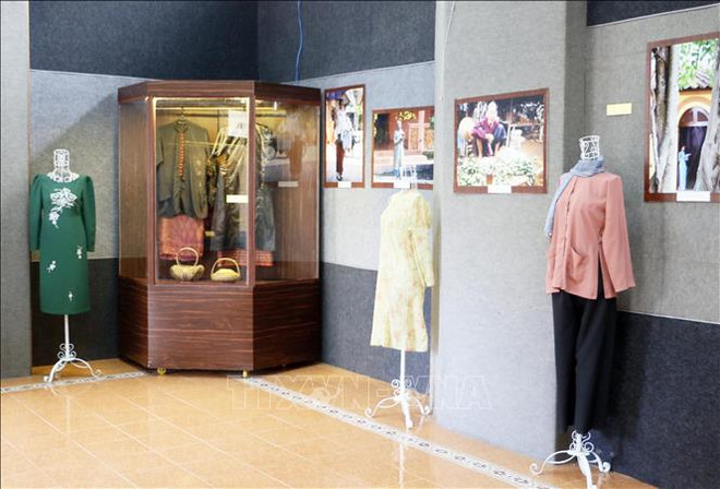 Mekong Delta ethnic costumes, jewelries on display ảnh 1 Mekong Delta ethnic costumes, jewelries on display ảnh 1