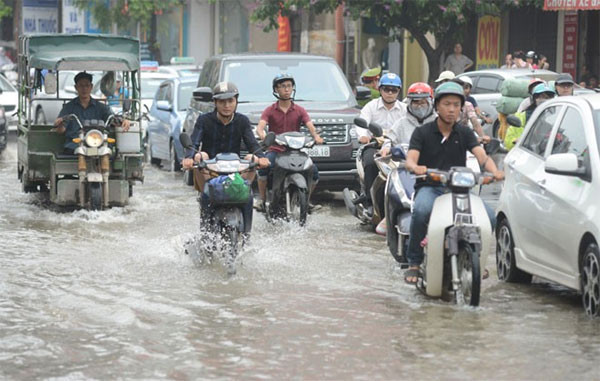 Hanoi’s water drainage system overloaded ảnh 1