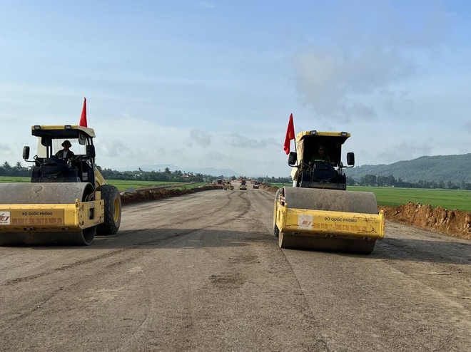 Land clearance, materials decisive to North-South Expressway to reach finish line ảnh 1 Land clearance, materials decisive to North-South Expressway to reach finish line ảnh 1