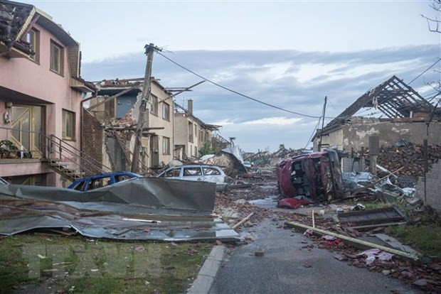 Embassy, association comfort Vietnamese hit by tornado in Czech Republic ảnh 1 Embassy, association comfort Vietnamese hit by tornado in Czech Republic ảnh 1