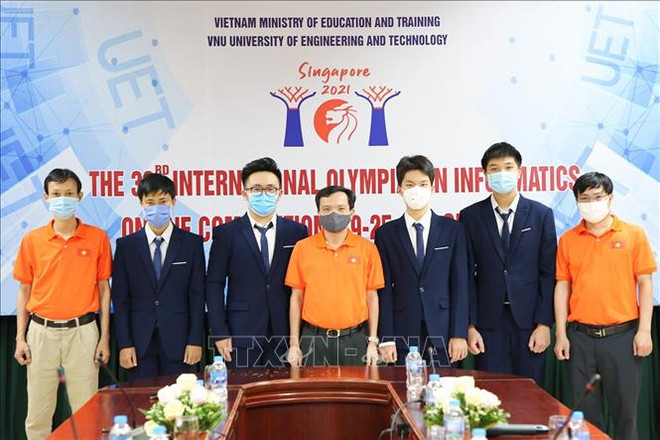 All four Vietnamese students win silver at Int’l informatics Olympiad ảnh 1