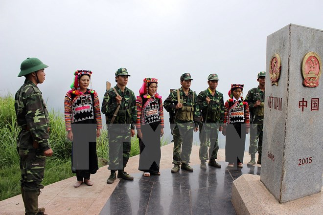 Joint patrols conducted along Lao Cai – Yunnan border ảnh 1