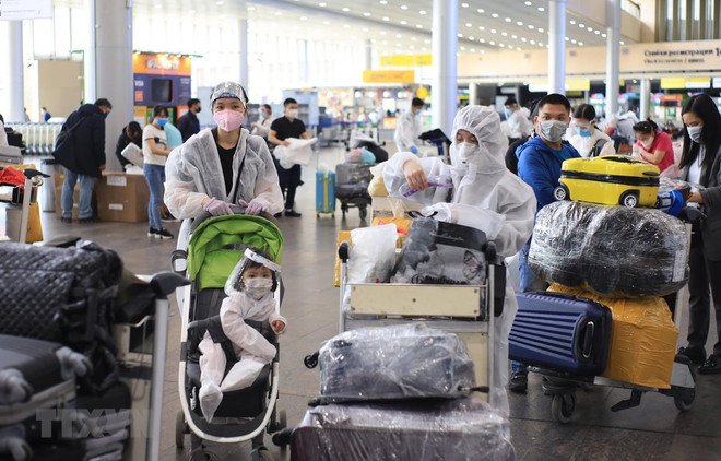 Over 340 Vietnamese citizens brought home from Russia ảnh 1