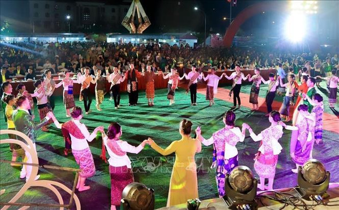 Son La, Laos’ Houaphanh province hold tourism, cultural festival ảnh 1