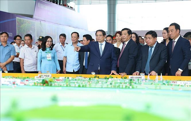 Vinh Long needs to fully tap potential to become modern, ecological province: PM ảnh 2