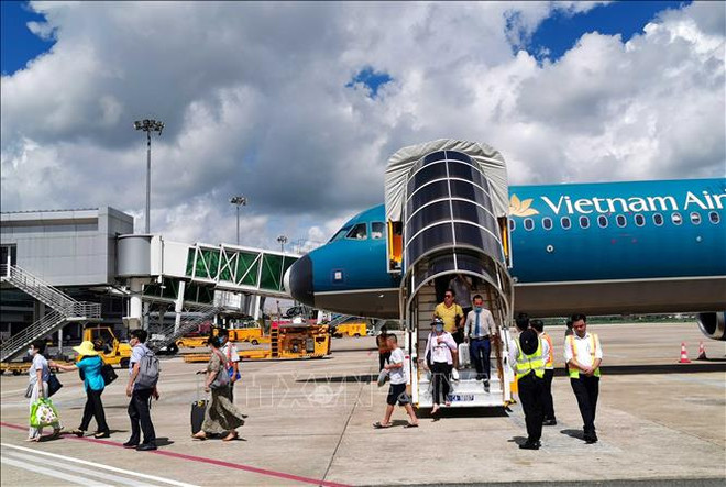 Vietnam Airlines to open five new domestic routes next month ảnh 1