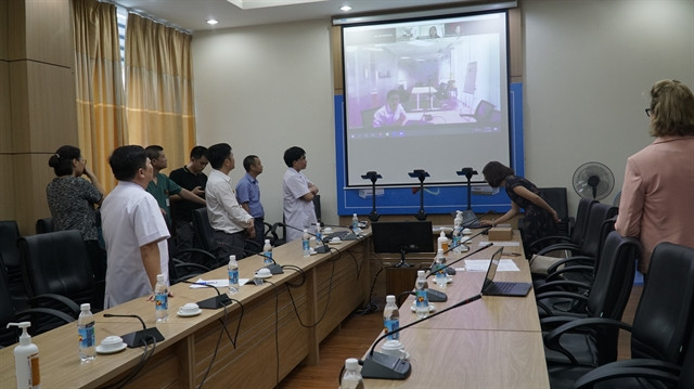 UNDP presents robots help protect frontline health workers ảnh 1