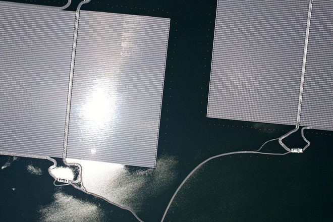 World’s third biggest floating solar power plant inaugurated in Indonesia ảnh 1