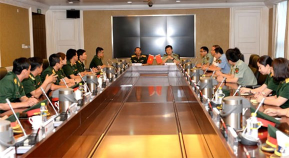 Vietnamese and Chinese young officers hold exchange ảnh 1 Vietnamese and Chinese young officers hold exchange ảnh 1